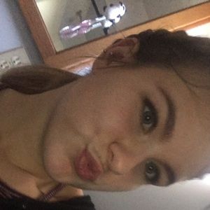 Meet your Posher, Chloe